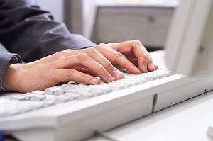 現場の安全と効率を高める！デジタルサイネージを活用した朝礼看板の効果とは